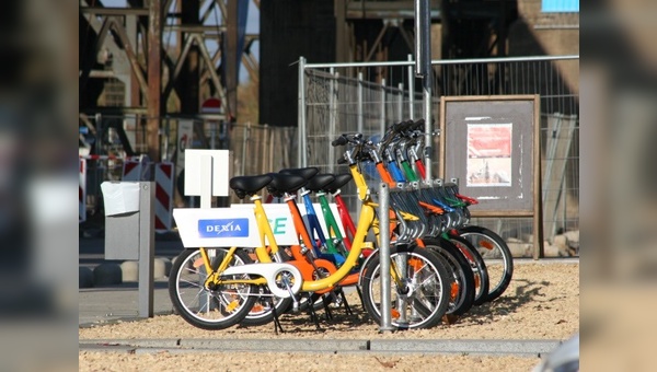 Mit einer Code-Karte können die Leihräder aus der Verleihstation genommen werden. (Foto: Schauff)