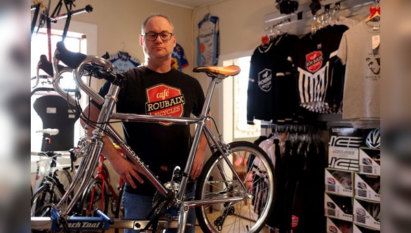 Dan Richter in seinem Bikeshop Cafe Roubaix Bicycles