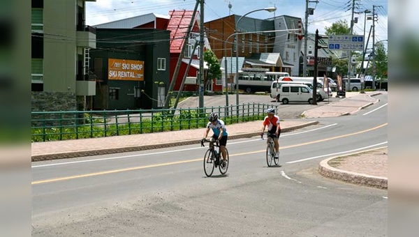 Niseko entdeckt die Radfahrer