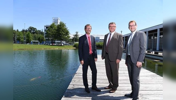 v.l. Klaus Wellmann, Messegeschäftsführer, Andreas Brand, Aufsichtsratsvorsitzender der Messe Friedrichshafen GmbH und Oberbürgermeister der Stadt Friedrichshafen und Stefan Mittag, Prokurist, Leiter Finanzen und Administration