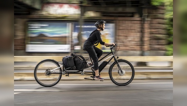 Durch einen Klappmechanismus lässt sich das Lastenrad in ein Citybike verwandeln.