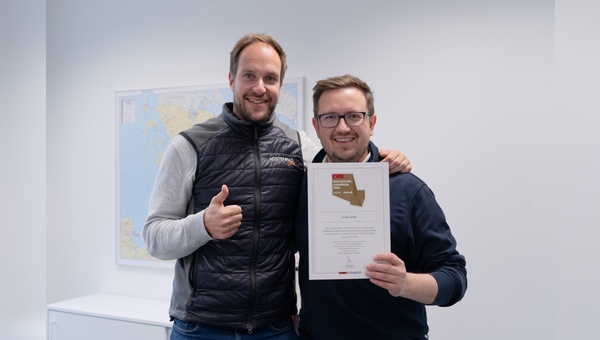 Foto: By Boo - Können erneut eine Auszeichnung in die Kamera halten: Jonas Stolzke und Maximilian Schay