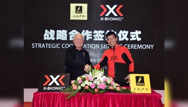 X-Technology-Gründer Bodo Lambertz und Zhang Heng, Gründer, Chairman und GM von Sanfo Outdoors.
