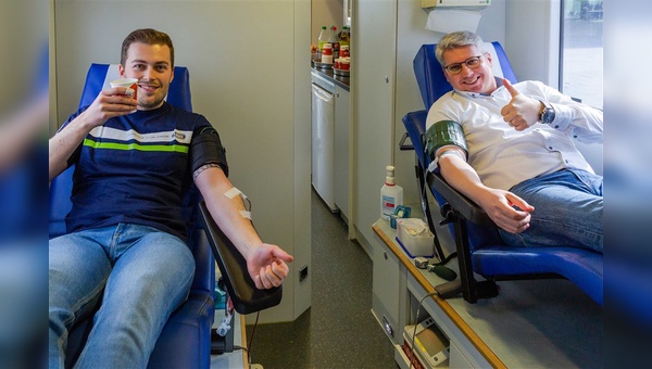 Marcel Schönfeldt und Sebastian Rothe von Abus waren nur zwei von über 100 Blutspendern.