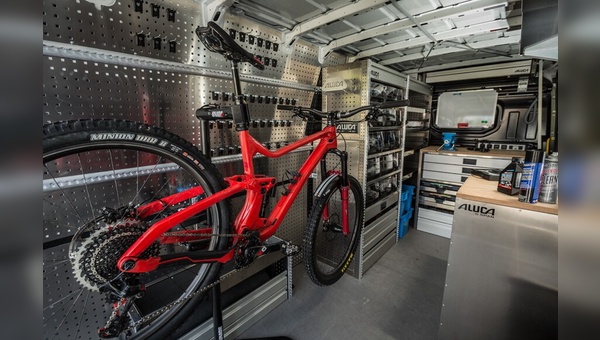 Professionelle Ausstattung für eine mobile Fahrradwerkstatt