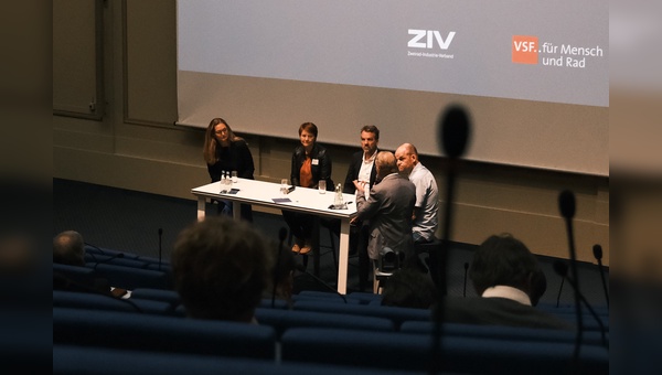 Der Vivavelo-Kongress 2022 fand im Langenbeck-Virchow-Haus in Berlin statt und brachte Fahrradwirtschaft und Politik zusammen.