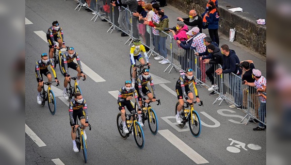 Team Jumbo-Visma setzt ein blaues Zeichen bei der Tour-de-France