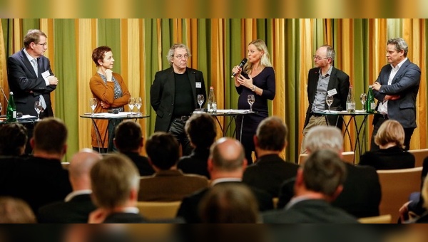 Lebhafte Diskussionsrunde beim Parlamentarischen Abend in Berlin