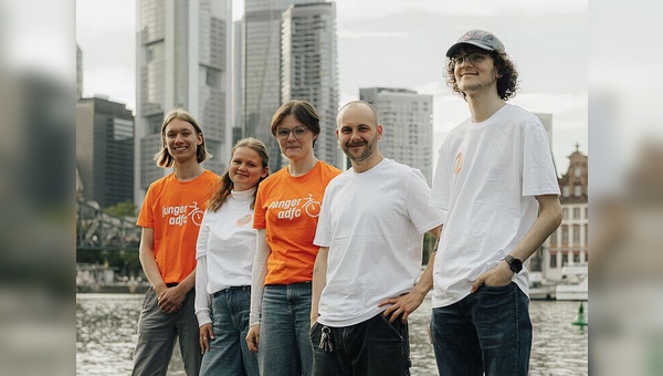 Foto: ADFC / Mazin Alwan - Der Bundesjugendvorstand des Jungen ADFC: Sebastian Vogel, Lilia Vogt, Lena Adam, Norman Kleist, Elija König (v.l.n.r.) (nicht im Bild: Lena Becker). 