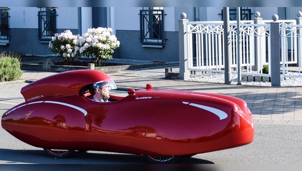 Ein vertrautes Bild auf der Spezi in Germersheim: Velomobile.