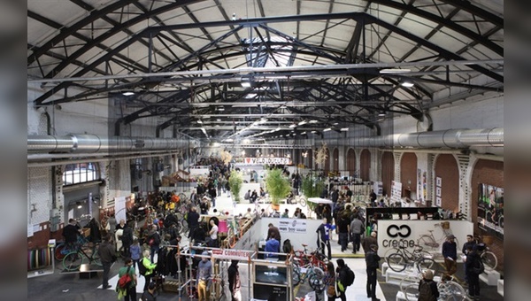 Die historischen Hallen der Station-Berlin bilden den Rahmen