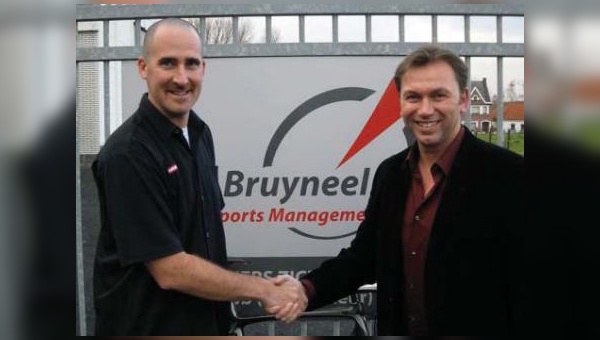 David Zimberoff (left) and Johan Bruyneel (right) seal the deal