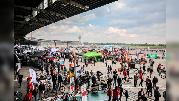 Mit einem Open-Air-Konzept rueckt die VELOBerlin jetzt in den Herbst.