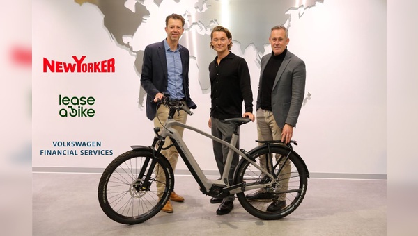 Foto: Lease a bike - Christian Dahlheim (zukünftiger CEO Pon Holdings, Mutterkonzern von Lease a Bike), Jonas Gnauck (Vorstand NEW YORKER), Anthony Bandmann (Vorstandsvorsitzender Volkswagen Financial Services AG) - von links nach rechts
