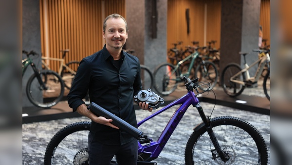 Foto: Kellys Bicycle - CEO Michal Divinec präsentiert das E-Bikesystem MAXXPRO