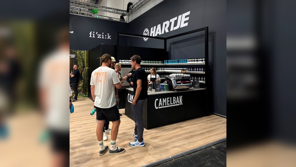 Guten Kaffee für eine gute Sache: Auf der Eurobike lief am Teilemarken-Stand von Hartje eine Spendaktion.