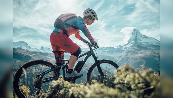 Hoch hinaus gehen die ­Verkaufszahlen von E-MTBs auch in der Schweiz