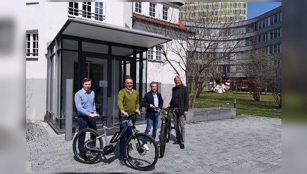 V.l.n.r.: Thomas Bernik (GF Rebike Mobility), Mahbod Asgari (Vorstand ADAC SE), Sven Erger (GF Rebike Mobility), Ludger Kersting (GF ADAC Service GmbH)