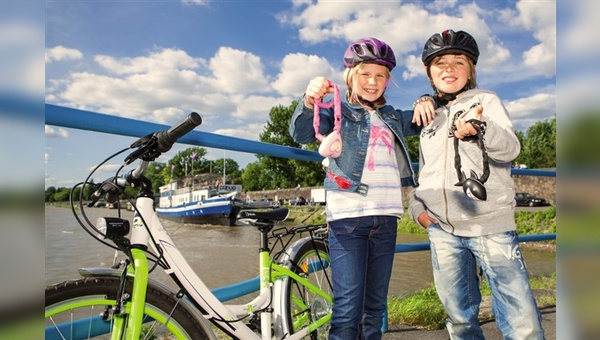 Capt'n Sharky und Prinzessin Lillifee motivieren zum Absperren von Kinderfahrrädern