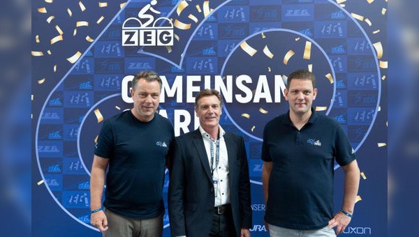 Foto: ZEG/Velo de Ville: v.l.: Fred Schierenbeck (Vorstandsvorsitzender ZEG), Volker Thiemann (Geschäftsführer von VELO DE VILLE), Matthias van de Loo (Vorstand ZEG)