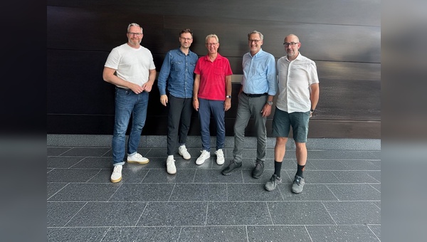 Foto: Ulf Christian Blume - Sechs erfahrene Branchenberater haben sich zum Verbund "BSX" zusammengeschlossen.  v.l.: Gunnar Schmidt, Florian Schöps , Steve Ehe, Jörg Küster, Ulf Christian Blume, (es fehlt auf dem Bild Dominik Nuss)