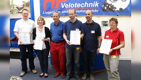 von links: Thomas Huyern (riese und müller), Vanessa Hackler (zweipluszwei), Albert Herresthal (VSF), Paul Hollants und Daniel Pulvermüller (HP Velotechnik) und Britta Zimmermann (Wilfried Schmidt Maschinenbau/SON