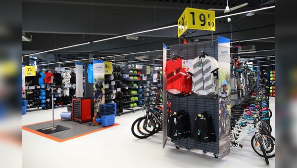 In Völsendorf bei Wien hat Decathlon die erste Filiale in Österreich eröffnet.