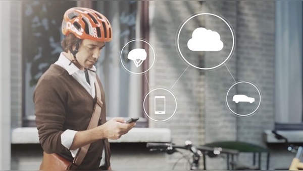 Verbindung zwischen Radfahrern und Autofahrern über die Cloud