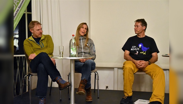 Detlef Lämmermann (DAV-Sektion München, Leiter der Gruppe "M97"), Sina Hölscher (Naturpark Karwendel) und Moderator Andi Dick (DAV Bundesgesschäftsstelle)