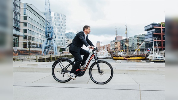 Viele Arbeitnehmer würden Untersuchungen  zufolge durchaus das E-Bike für den Weg zur Arbeit in Erwägung ziehen, wenn nicht die hohen Anschaffungskosten wären.