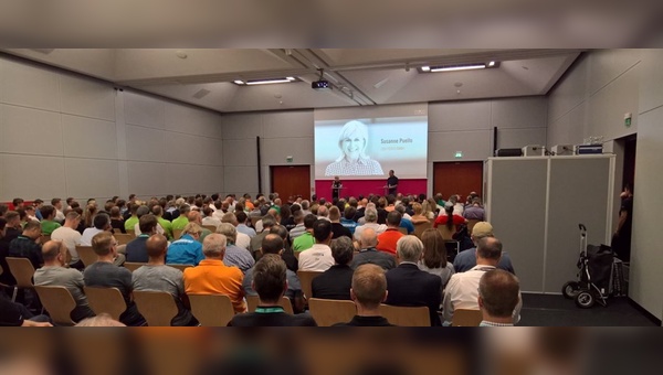 Volles Haus bei der Pressekonferenz von Pexco in Friedrichshafen