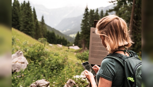 Millionen Outdoor-Enthusiasten nutzen ihr Smartphone zur Navigation in der Natur.