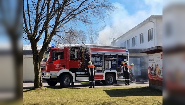 Großeinsatz der Feuerwehr im Ballisto-Werk Aham.