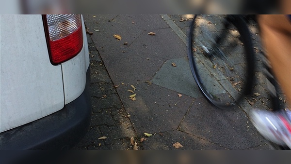 Schmale und holperige Radwege sind in deutschen Städten keine Seltenheit.