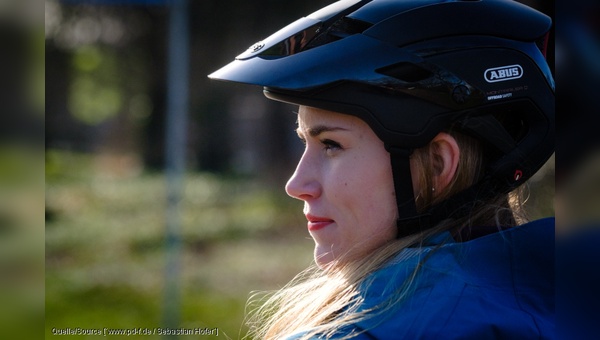 Fahrradhelme werden in europaeischen Hauptstaedten unterschiedlich haeufig getragen.