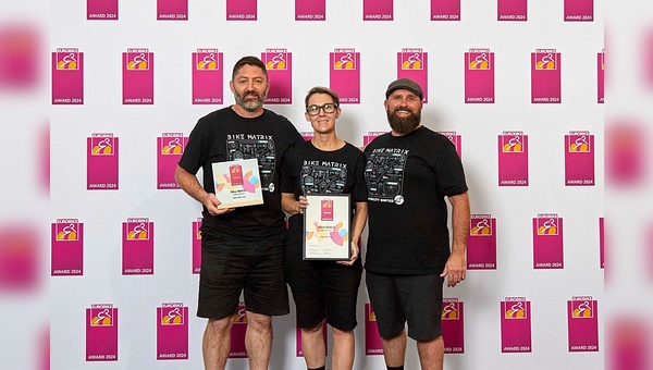 nfang Juli wurde das Gründertrio von Bike Matrix in Frankfurt mit einem Eurobike-Award ausgezeichnet (von links): Adam Barnes, Lyndal Bailey und Adam Townsend.