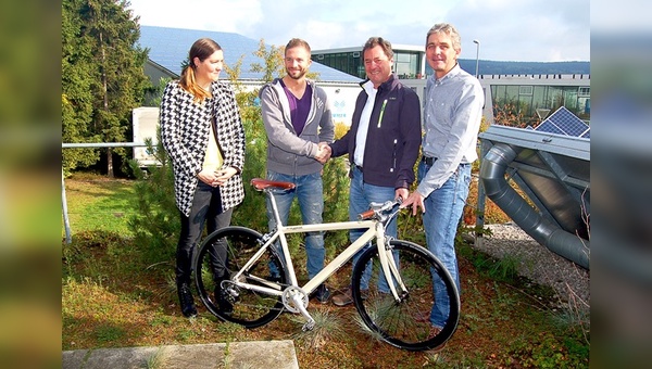 Katharina List (ZEN Ensdorf), Martin Trink (GF Freygeist), Siegfried Schröpf und Wolfgang Dotzler (GF Grammer Solar) - Foto: Grammer Solar