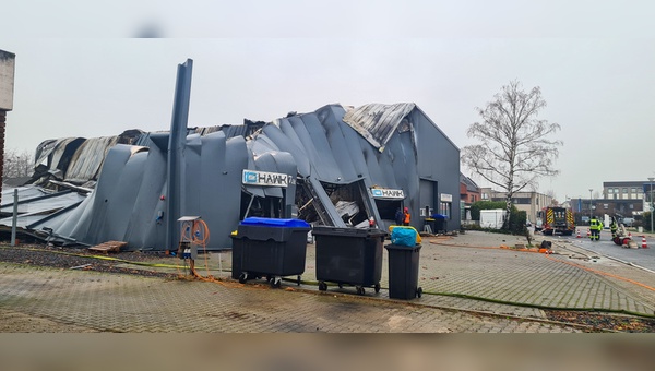 Beim Großbrand bei IO Hawk stürzte auch ein großer Teil der Decke ein.