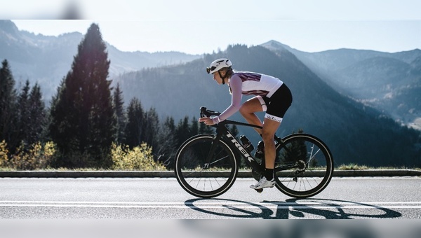 Veloine heißt eine neue Marke für sportliche Radfahrerinnen.