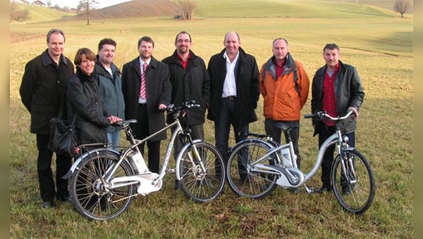 v.l.: Martin Jampen, Therese Löffel (Gemeinde Huttwil), Hansueli Burkhardt (Herdgemeinde), Adrian Zysset (Wirtschaftsförderung), Kurt Schär, Matthias Moser (Pro Emmental), Hans Furrer, Gianni Mazzeo