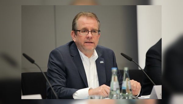 ZIV-Geschäftsführer Siegfried Neuberger verkündete in Berlin die Marktzahlen für das Jahr 2016