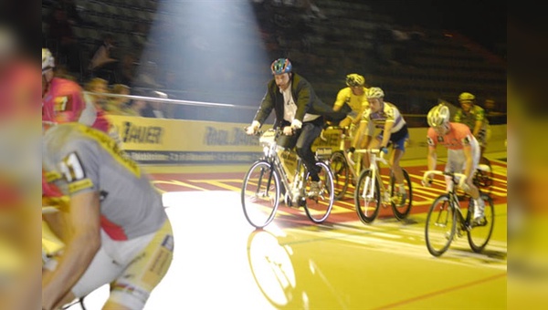 Jens Fiedler kehrte bei den Münchner Sixdays auf die Bahn zurück - mit einem E-Bike von Kalkhoff.