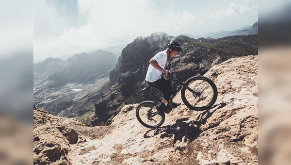 Mit E-MTBs geht es steil bergauf: im Sport genauso, wie im Markt.