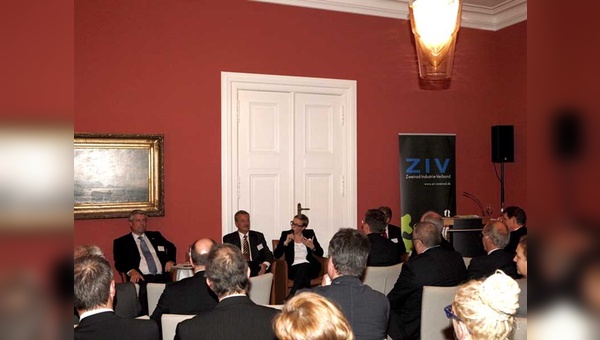 14 Bundestagsabgeordnete und mehrer Mitarbeiter von Ministerien und Instituten folgten der Einladung des ZIV.