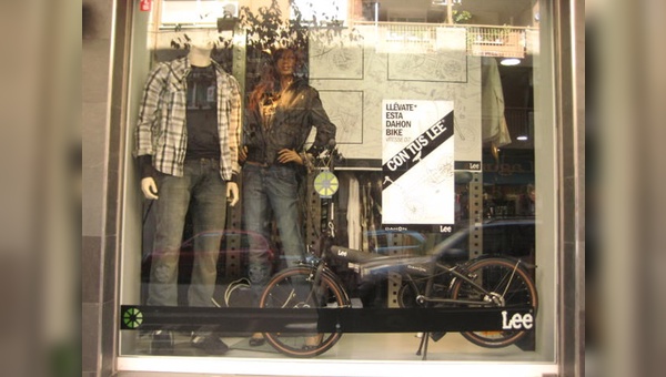 Dahon-Falträder zieren das Schaufenster der Lee Boutiquen