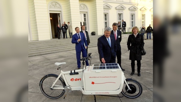Bundespräsident Gauck informiert sich über das Lasten E-Bike