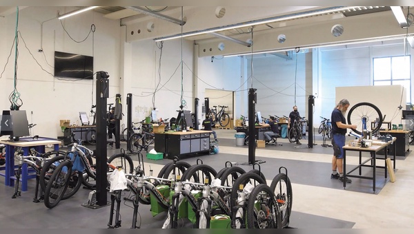 Blick in das neue Refurbishment-Center für E-Bikes in Kempten.