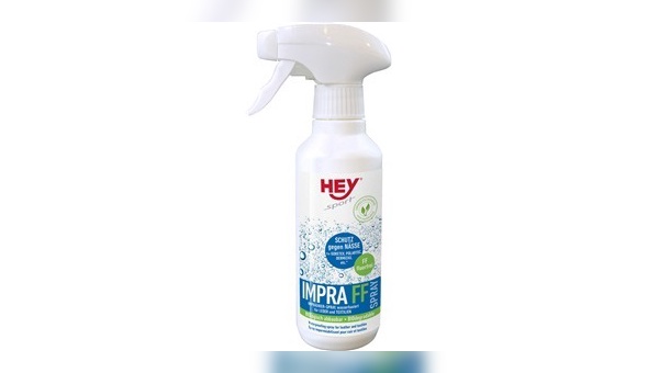 Das Impra FF Spray von Hey Sport ist fluorfrei