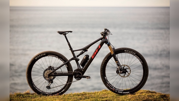 Ilynx Race Carbon - die Grenzen zwischen E-MTB und MTB verschwimmen.