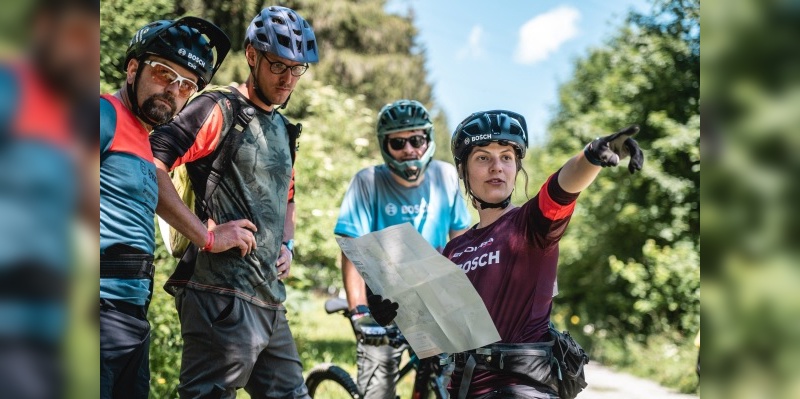 Die Bosch eMTB-Challenge supported by Trek verlangt neben Fahrtechnik, Kondition und geschicktem Umgang mit den Akku-Energiereserven auch eine gute Orientierung von den Teilnehmer*innen.